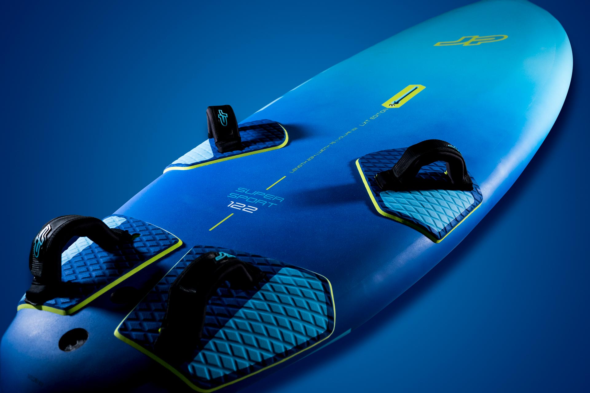 krasny obrazek na zemi super sport 2022 windsurfing karlin cely plovak